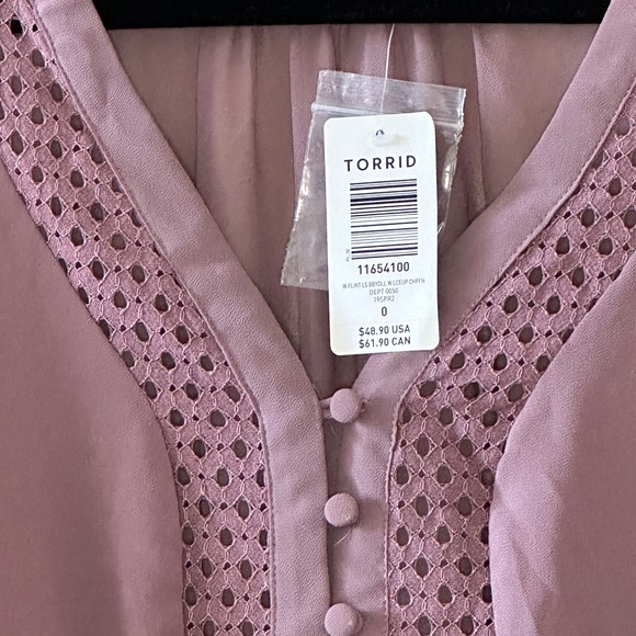 Torrid blouse with sheer sleeves. Beautiful cut. Great for summer or fall & work - Picture 3 of 3